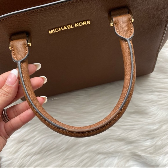 MICHAEL KORS Medium Selma Bag in Tan - Picture 12 of 13